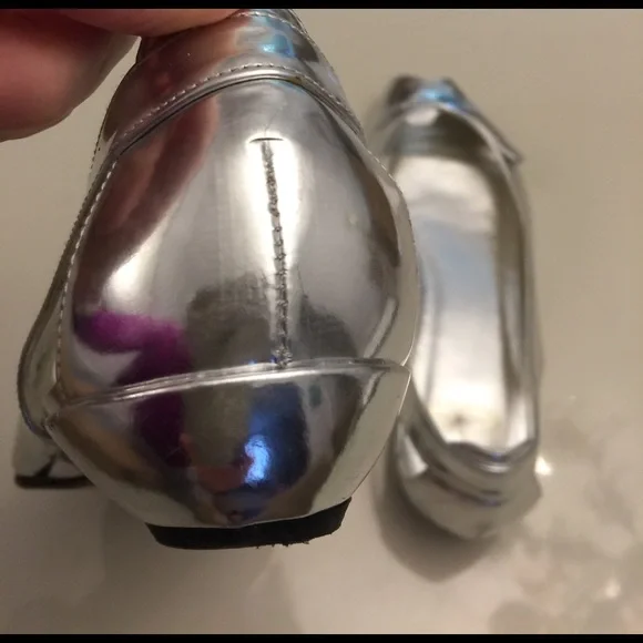 Stuart Weitzman silver leather  flats - Picture 4 of 8